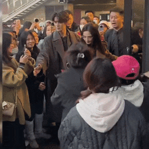 这对姐弟恋…这么甜的吗？我倒看看多好磕？