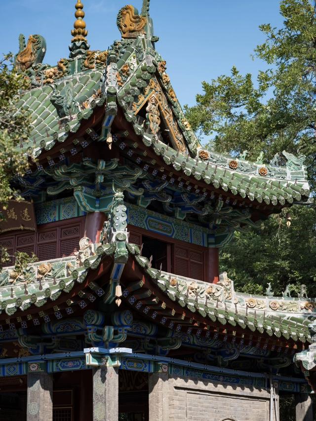 这座被火车拉来的中原第一省会，比你想象的要好玩多了