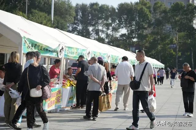 长春人潮涌动共绘节日盛景