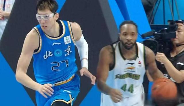 杨鸣失控怒吼裁判遭驱逐！辽宁不败金身告破，北京坐收渔利登顶