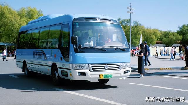 净月潭的绿色动脉：金旅纯电动考斯特守护“绿海明珠”