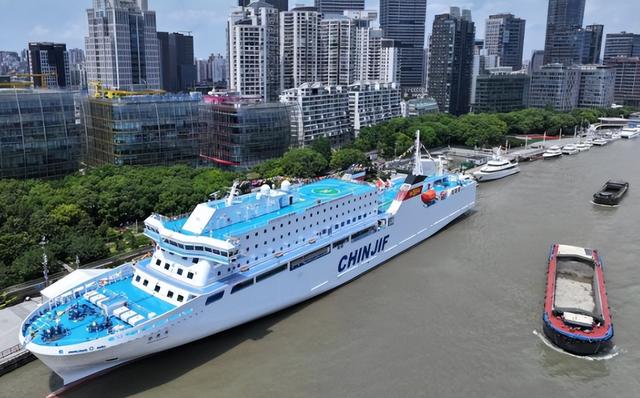 天灾还没完，中国突然传回俩噩耗，高市的脸上，第一次出现了慌张