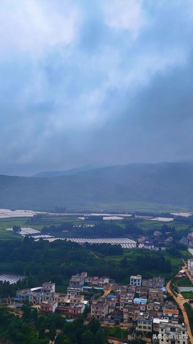 嵩明朋友圈丨牛栏江“七彩土林” 藏在山水间的秘境