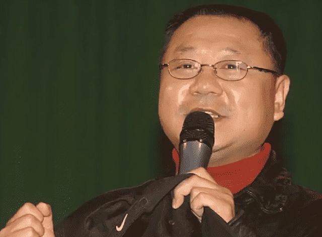 原来她是范伟老婆，难怪丈夫能上9次春晚，真是一个贤妻旺三代