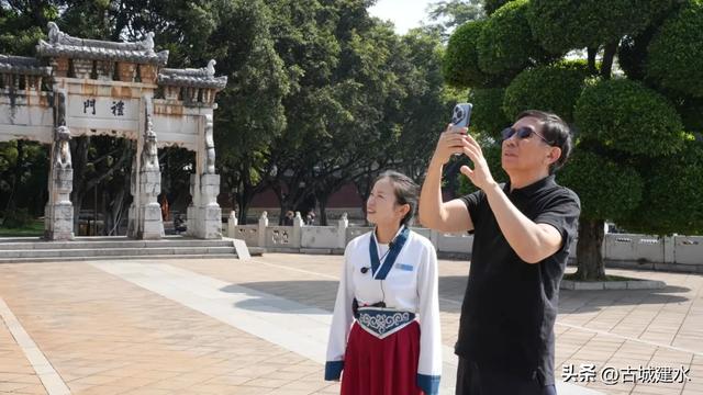 “中国作家驻村计划”启幕！著名作家陈应松深入建水，探寻千年古城的文化密码