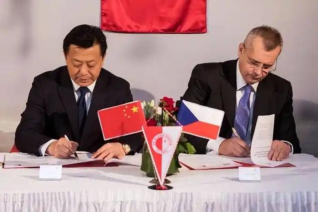 比立陶宛更可恨！切断对华往来、紧抱台湾不放，可忽略了关键一点