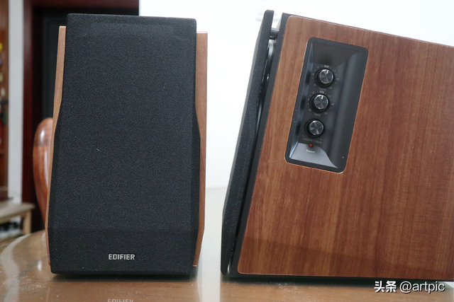 谁说电视机只能配回音壁？漫步者R1700BT+音箱：双单元66W功率