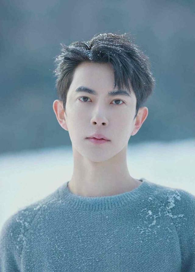 曝演员于朦胧北京坠楼离世！尸体凌晨在楼下被发现，遛狗邻居报警