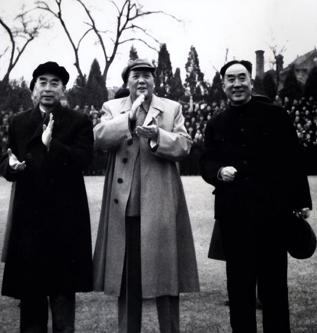 2004年，薄一波96岁生日，聂力带小外孙去看望：快给太爷磕头