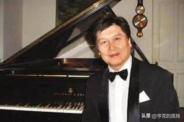 吃里爬外，永不回国？她带领30名演员选择留美，如今年过花甲归来