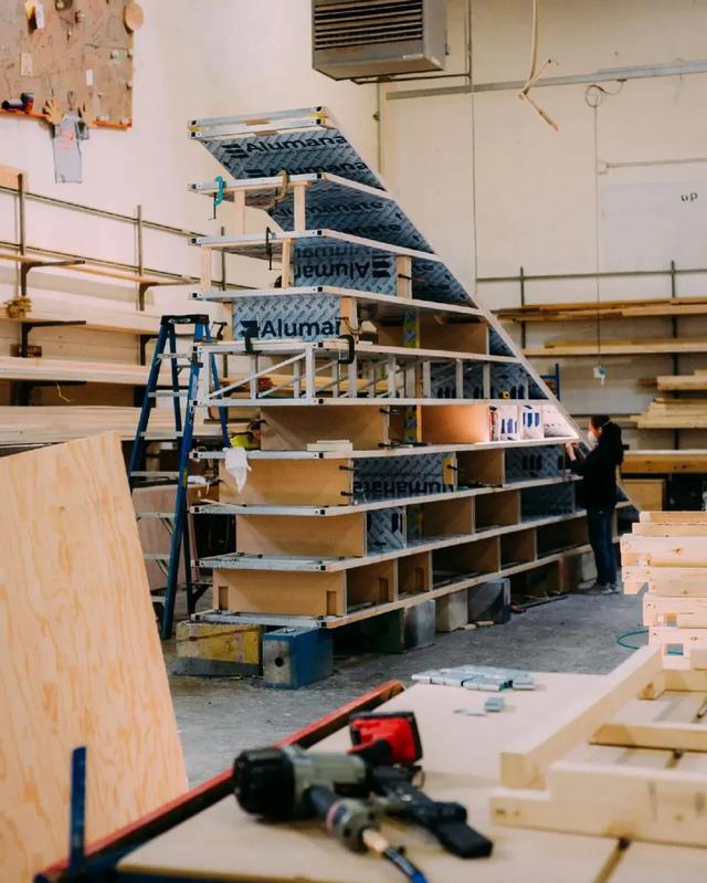 出片率100%!迈阿密海边的“旋转”图书馆