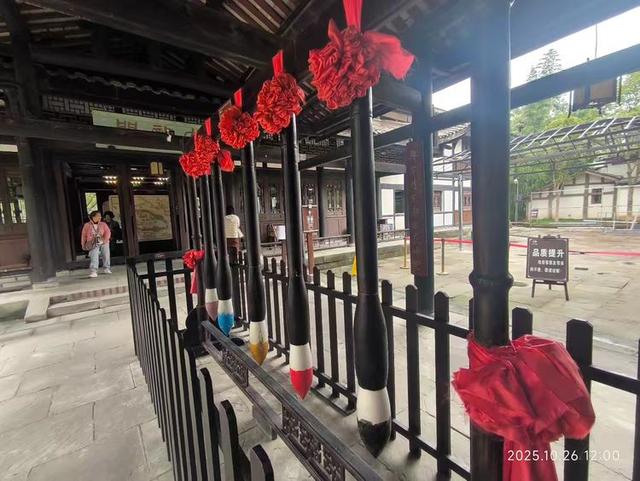 参观游览古代乡试的考场——川北贡院