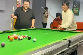 解清帅和大哥台球赛，两人成长环境不同，网友一眼看出俩人智商！图片