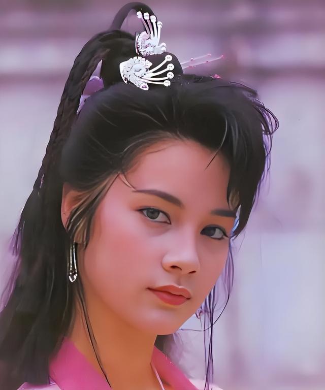 认干爹，拍风月片，被导演霸王硬上弓，靠山去世后沦为清洁工