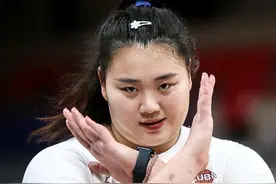 中国女篮公布巴黎奥运16人大名单：刘禹彤落选，郑薇提拔32岁中锋图片