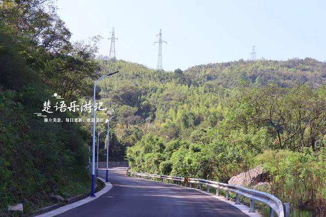浙江宁波这座寺院得名“饭佛”，居于海岛但景色不错，适合周末游