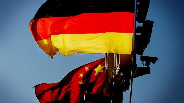 想打仗？奉陪到底!德国彻底不忍了，中国给的3件法宝够对付美国