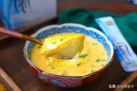 蒸蛋羹：最怕直接搅水上锅蒸，教你酒店做法，蛋羹嫩滑无孔还不腥图片