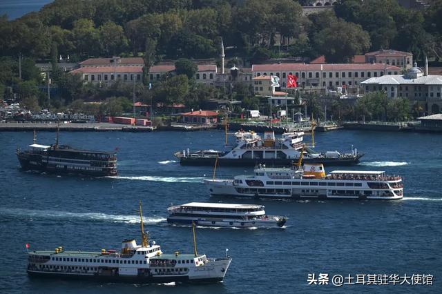 伊斯坦布尔的挚爱渡轮：连接两大洲的标志性航船