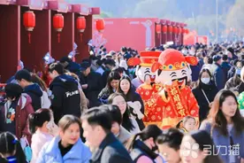 “街头争霸”超燃超好玩 苏州狮山市集新春活力满满图片