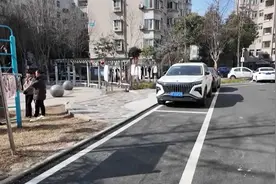 小区的公共车位，只有部分业主能用，这合理吗？图片