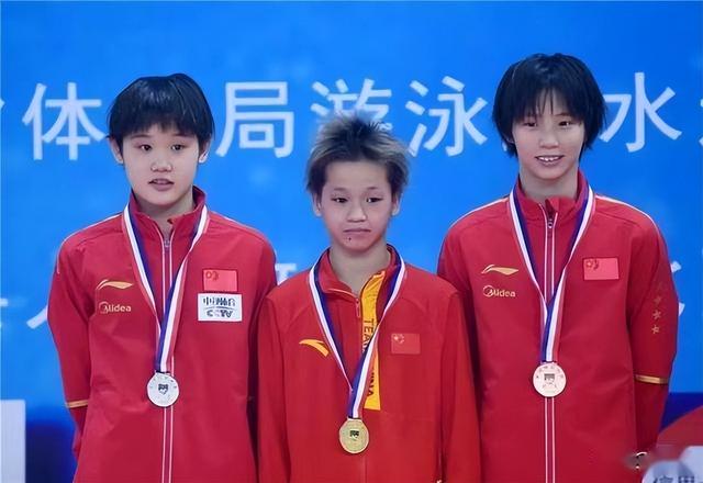 教练谈全红婵伤痛：胫骨踝关节都有伤，身上都是肌贴，每天都很疼