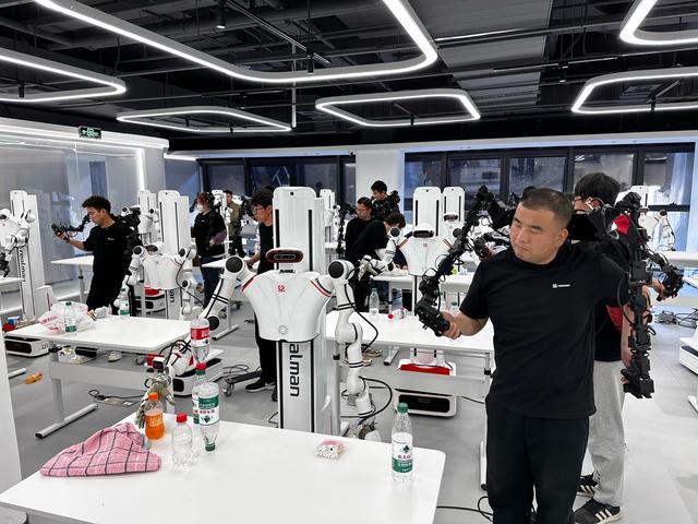 砸100亿建基地！99%合格率碾压式突破，中国领跑人形机器人竞赛