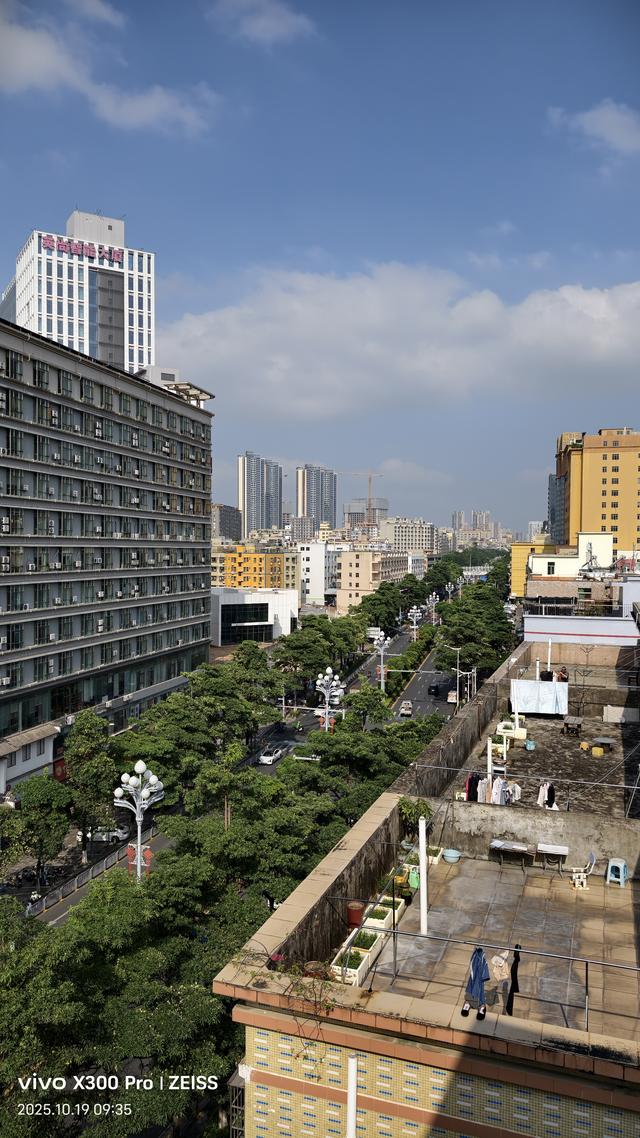 Vivox300pro拍照效果，你们果17，拿出来看看，对比一下。😁