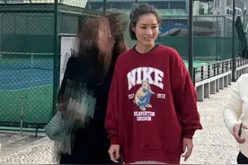 网友在广东偶遇李娜，她现在好瘦，有了好多白头发图片