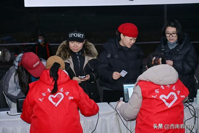 天全人的新年仪式:不抢头香,去登大岗山！1314米处遇见更好的自己