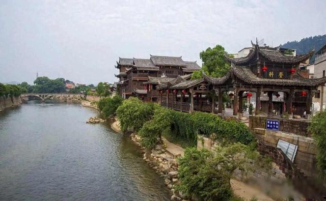 川南无名古镇藏三县，千年古迹零门票，踏入石板路却不想回头