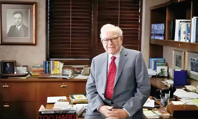 95岁巴菲特正式官宣谢幕！年底将卸任CEO，3820亿帝国交棒副手