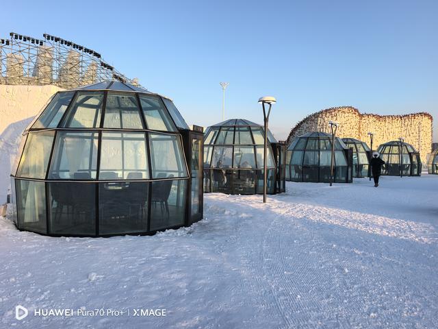哈尔滨冰雪大世界冰雪温泉营地吃住玩为游客带来别具特色的享受