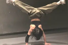 大象夜读｜6岁女孩跳街舞肌肉帅爆，一顿吃4碗饭的金刚芭比图片