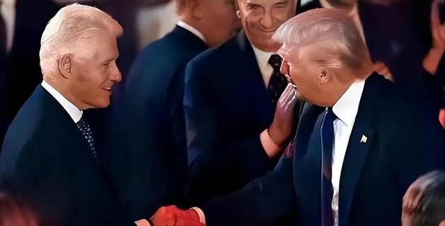 爱泼斯坦文件反转！克林顿高频出镜，特朗普 16 张照片凭空消失？