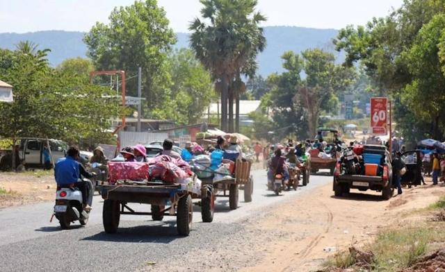 中日剑拔弩张之际，2邻国突然大打出手，战机重炮轮番开火