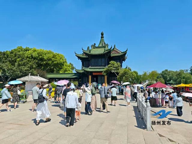 跟着“苏超”游扬州：把优惠福利转化为消费动力 扬州景区迎来“超人气周末”