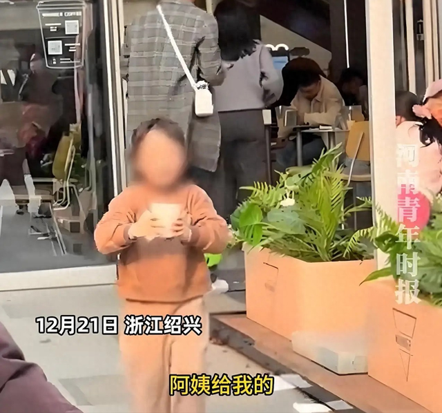 浙江女孩水杯被打翻后续：对方家长态度嚣张，正脸被扒	，警方介入