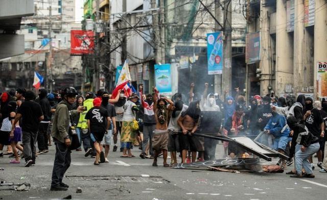 南海进入混合战，中方刚打退菲船，不到24小时，美国找到出兵借口