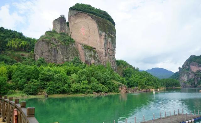 江西有个低调的景区，有“东南第一峰”之美誉，还是国家森林公园