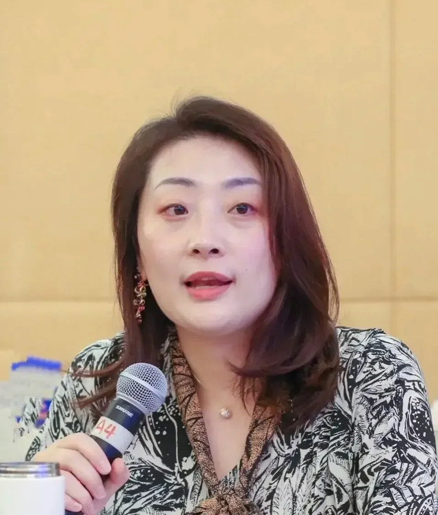 宗馥莉不再隐忍！发言回应公司争议，宗庆后最担心的事还是发生了
