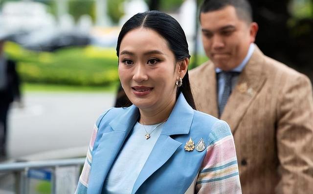 这一仗彻底把泰国打醒，卡了中国四年的军购，佩通坦内阁终于点头