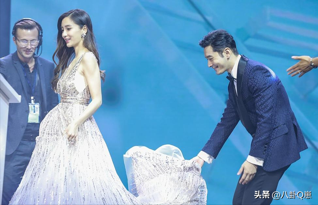 婚变传闻仅5天，刘强东"坦白"没自信，章泽天状态好到和男星看展