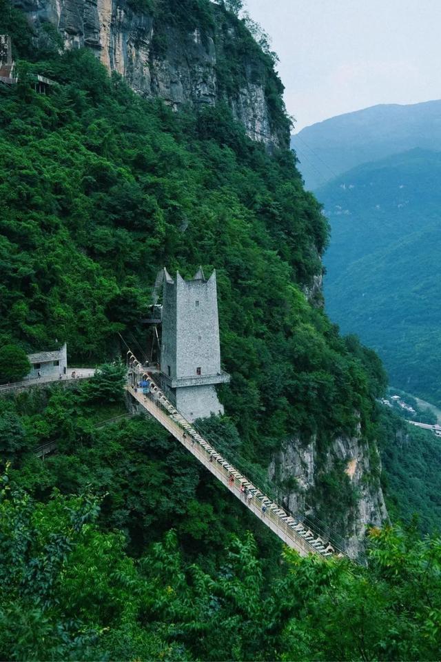 免票！成都吃饭2H直达21℃云端秘境，避暑耍真雪！观山水云海风光，赏神秘民俗风情！
