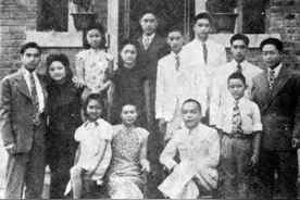 30年代，陈济棠和夫人莫秀英，以及他们的11个孩子，一张罕见合影图片