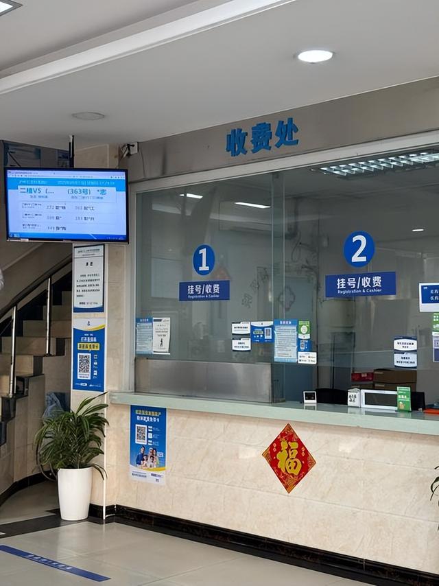 50岁老护士挺张水华	，爆临床夜班16小时连轴转，她有背景早调岗了