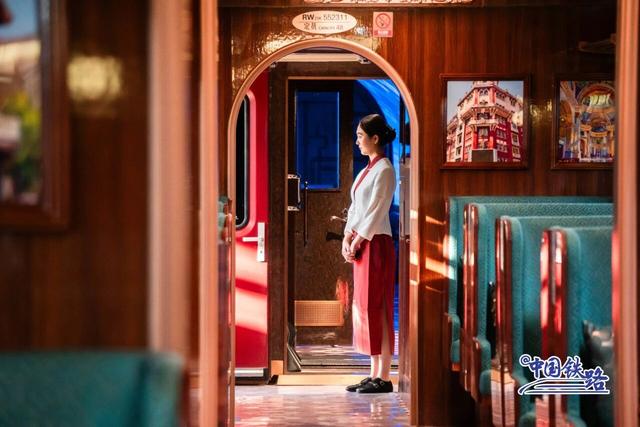 首次载客运行！12306可购票！旅客：上车像穿越