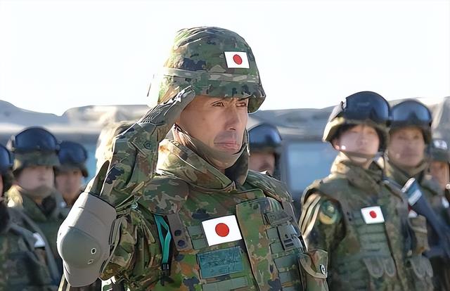 事态严重了，日本连开3枪，蔡英文已离岛，解放军通牒发往东京