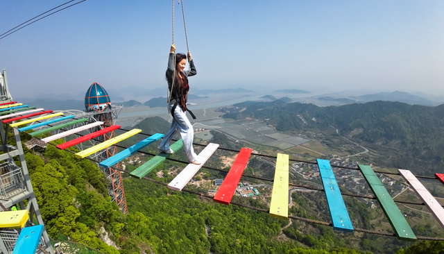宁波灵岩山上，一座现实版“天空之城”