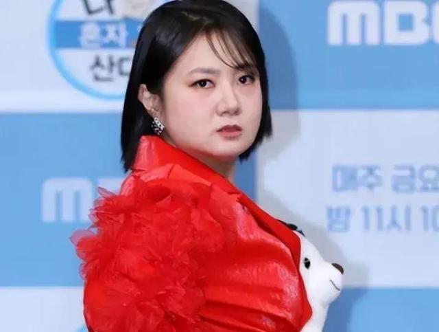 韩国艺人朴娜莱，又被曝在车上发生关系！强迫工作人员旁听